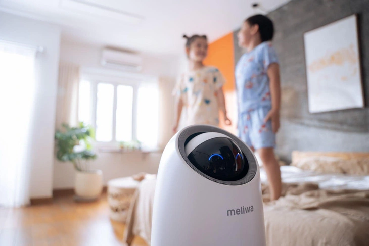 The Meliwa M20 communicates air quality through emoticon indicators.  